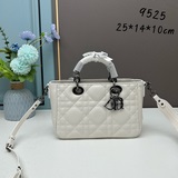 Маленькая сумка Lady Dior из коллекции модных показов с кожаной стеганой отделко