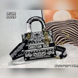 Оригинальная вышивка с коробкой и золотой застежкой Серия вышивок Lady D M8002 Ч