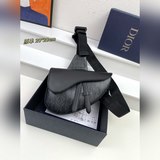 Оригинальная модель (в оригинальной упаковке) Эта сумка-седло в классическом фас