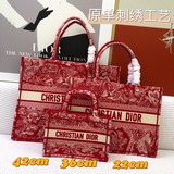 Вышивка 【dior Book Tote】 Большинство людей, приобретая товары роскошных брендов,