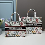 [Оригинал] Вышивка 【dior Book Tote】 Когда большинство людей думают о роскошных б