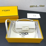 Сумка для телефона Fendi Baguette с коробкой выглядит мило и игриво, идеально по