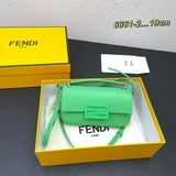 Сумка для телефона Fendi Baguette с коробкой выглядит мило и игриво, идеально по