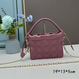 Мини-сумочка LADYdior — это элегантная сумочка в ретро-стиле, которая станет иде