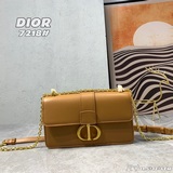 Новая модель Сумка Dior 30 Montaigne, вдохновленная моделью Dior 1947 года.