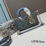Эксклюзивная модель Lady с трехслойной кожаной клатч-сумочкой Dior с рельефным у