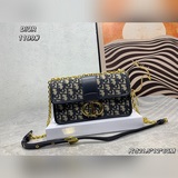 Сумка Dior 30 Montaigne, вдохновленная моделью Dior 1947 года.