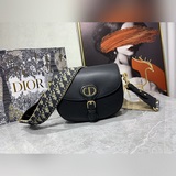 Сумка D10R BOBBY. Эта сумка BOBBY отличается современным стилем и лаконичным диз