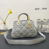 Lady Dior, модель с подиума, сумка из кожи с простеганным узором в виде больших 