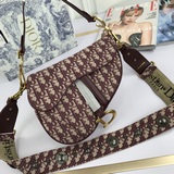 В оригинальной упаковке, большого размера, с вышивкой. Dior 2023 весна-лето, Пар