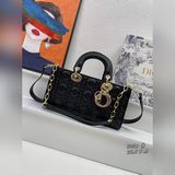 В комплекте с коробкой, весенняя и летняя коллекция Lady D-Joy. Эта сумка Lady D