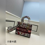 Новый цвет, вышивка на коробке, светло-золотой [Серия вышивок Lady D] M8002 Желт