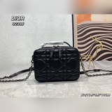 Новая модель французской сумочки Dior Woc с большим объемом и приятным ароматом,