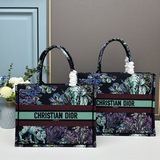 【dior book tote】 Большинство людей, приобретая товары роскошных брендов, в перву
