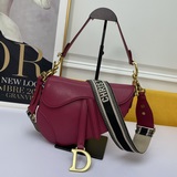 Сумка Dior Oblique Saddle Bag из плотной ткани. Среди множества сумок в форме се