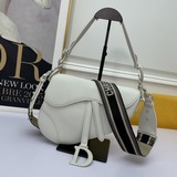 Сумка Dior Oblique Saddle Bag из матовой кожи. Среди множества сумок-седл эта мо