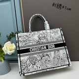 [dior Book Tote] Большинство людей, приобретая товары роскошных брендов, в перву