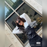 Сумка с коробкой из серии Dior Saddle Bag. Эта сумка оснащена цепочкой и может и