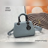 Оригинальная модель LADY 95.22 переосмысливает силуэт сумки LADY DIOR.