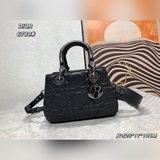 Оригинальная модель LADY 95.22 переосмысливает силуэт сумки LADY DIOR.