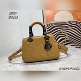 Оригинальная модель LADY 95.22 переосмысливает силуэт сумки LADY DIOR.