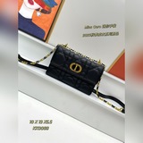 # KK0069#MISS CARO Мини-сумочка из черной кожи с крупным плетеным узором.