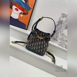 Маленькая сумка Dior, сумка-ведро Dior baby и другие модели, аналогичные тем, чт