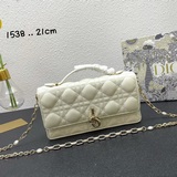 Натуральная кожа овцы, сумочка Lady Dior Pearl. Эта сумочка является модной в эт