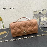 Натуральная кожа овцы, сумочка Lady Dior Pearl. Эта сумочка является модной в эт