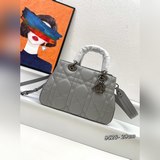 Большая сумка Lady Dior из коллекции модных показов, из кожи бычка с простежкой 