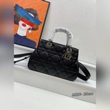 Большая сумка Lady Dior из коллекции модных показов, из кожи бычка с простежкой 