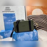 Совместная ограниченная серия небольших чемоданов dior0 и rimowa уже в продаже! 