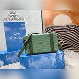 Совместная ограниченная серия небольших чемоданов dior0 и rimowa уже в продаже! 