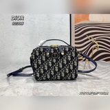 Новая модель французской сумочки Dior Woc с большим объемом и приятным ароматом,