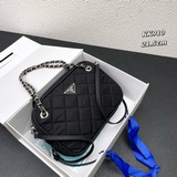 Pradα Vintage Бизнес-сумка с цепочкой и ромбовидным узором. Модель, которую мы ц