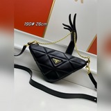 Широкая треугольная сумка 1BH190 Широкая треугольная сумка с уникальным узором, 