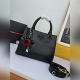 Prada 2107 «Хит 2023 года» — это модный и стильный аксессуар, который будет акту