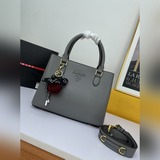 Prada 2107 «Хит 2023 года» — это модный и стильный аксессуар, который будет акту