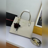 Prada 2107 «Хит 2023 года» — это модный и стильный аксессуар, который будет акту