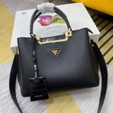 Официальный сайт, популярный во всем мире, 2023 год начинается с Prada «PRADA»  