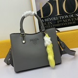 Prada 5002 «Хит 2023 года» — популярная модель, которая будет актуальна в течени