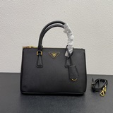 Новейшая сумка Prada из весенне-летней коллекции. Импортная кожа в сочетании с в