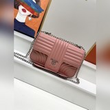 Кожа и оригинальная фурнитура создают уникальный и роскошный образ. Идеально под
