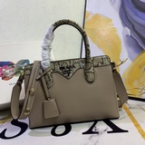 Официальный сайт стал популярным во всем мире в 2023 году. Модель PRADA.  Артику