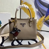 Prada 2107 «Хит 2023 года» — это модный и стильный аксессуар, который будет акту