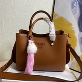 Prada 5002 «Хит 2023 года» — популярная модель, которая будет актуальна в течени