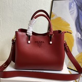 Prada 5002 «Хит 2023 года» — популярная модель, которая будет актуальна в течени