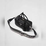 Как и ожидалось от Prada, я каждый день хочу носить эту минималистичную сумку-бо
