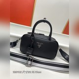 Как и ожидалось от Prada, я каждый день хочу носить эту минималистичную сумку-бо