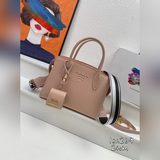 (1BA269#) Двойные плечевые ремни Prada. Эта сумка с застежкой-молнией просто соз